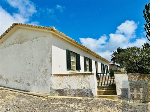 Haus T4 mit Grundstück von 13.200 m2 auf der Insel Porto Santo