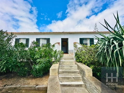 Haus T4 mit Grundstück von 13.200 m2 auf der Insel Porto Santo