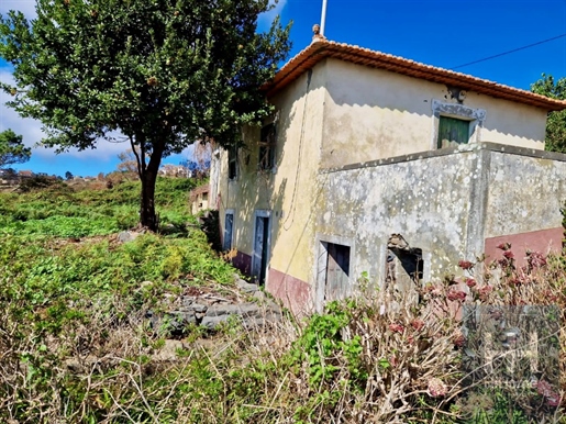 Mixed building with housing to be recovered in Fajã da Ovelha