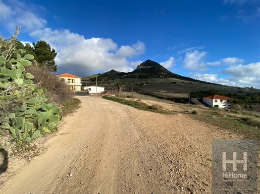 Rustic plot of land with 6,540 m2 in Camacha, Porto Santo