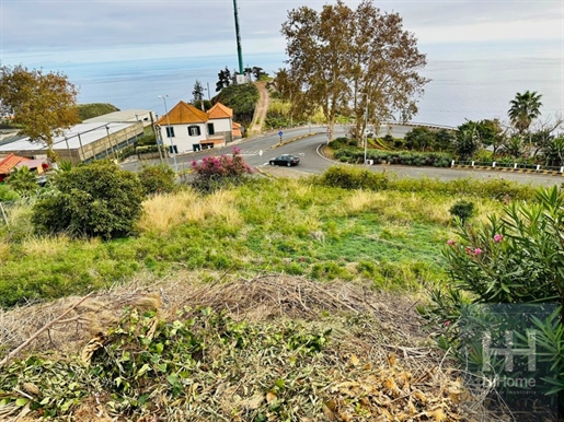 Parcela para construcción de una casa unifamiliar en Funchal con vistas al mar