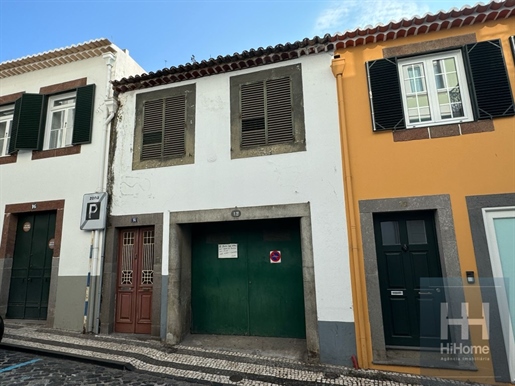 Prédio com projecto para 4 apartamentos no centro do Funchal