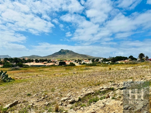 Grundstück von 11.400 m2 auf der Insel Porto Santo