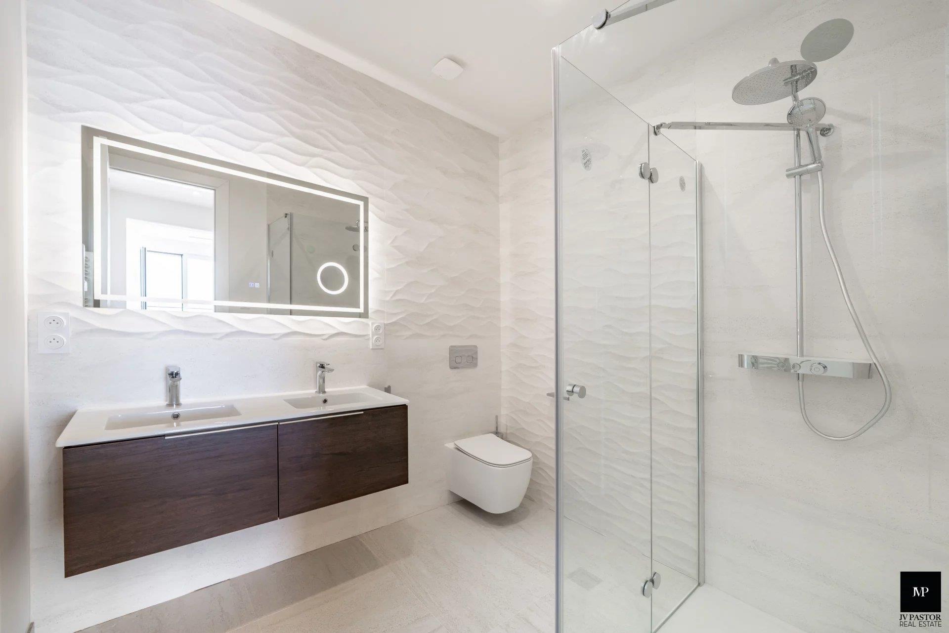 Stunning 2-Bedroom Apartment with Spacious Terrace
