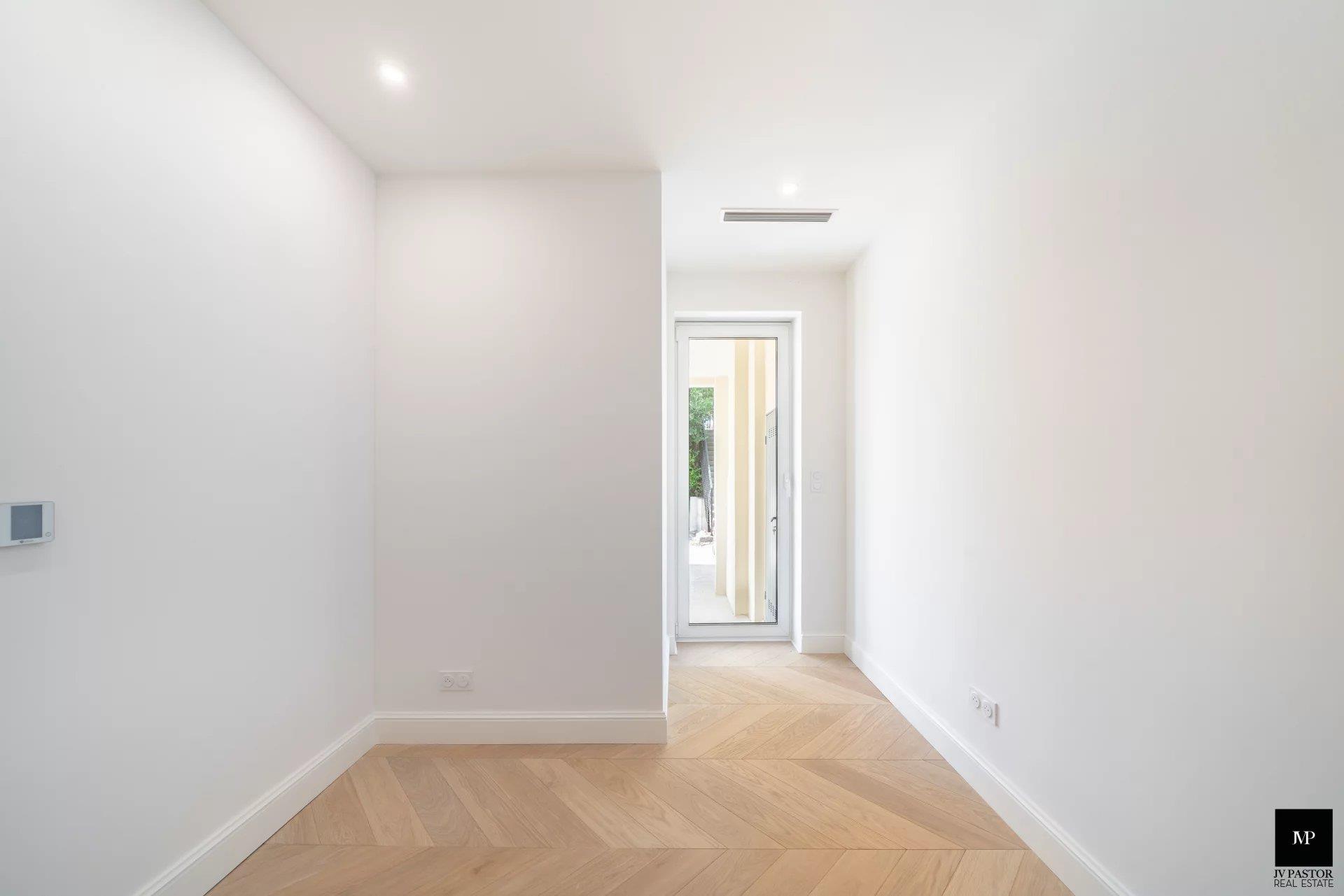 Stunning 2-Bedroom Apartment with Spacious Terrace