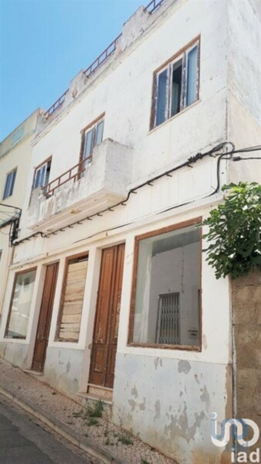 Home / Villa with 3 Rooms in Faro with 62,00 m²