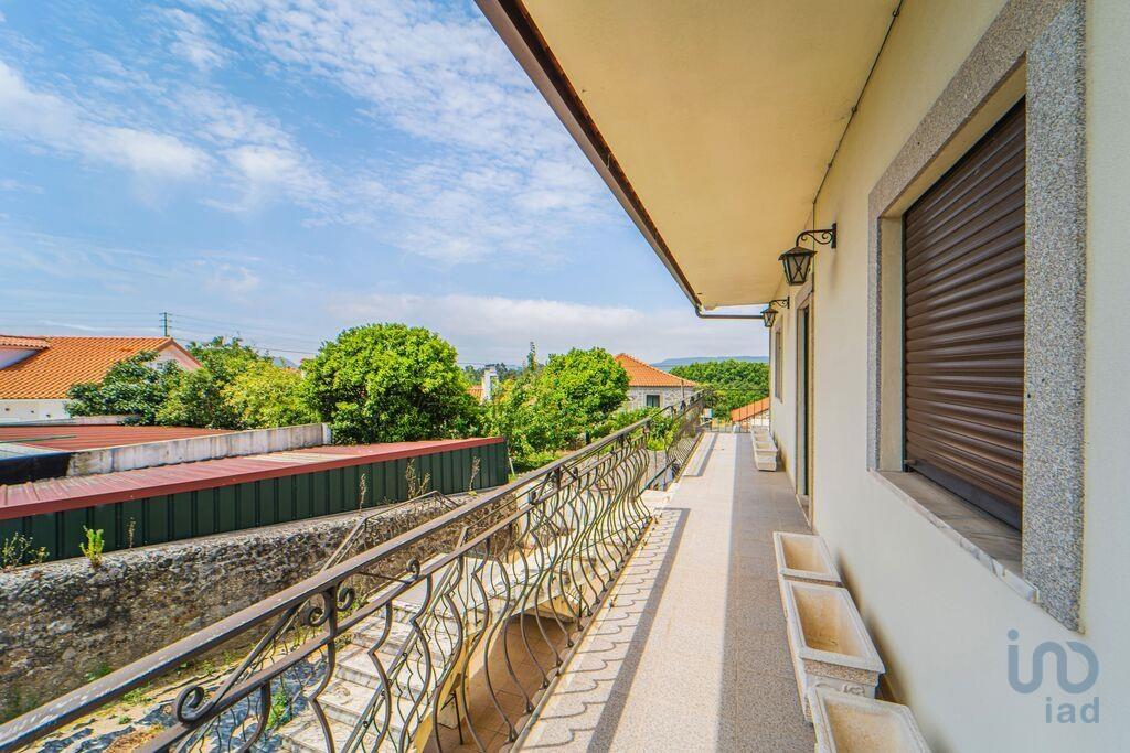 Home / Villa met 6 kamers in Alvarães met 318,00 m²