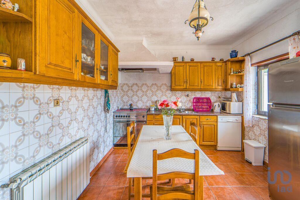 Home / Villa met 6 kamers in Alvarães met 318,00 m²