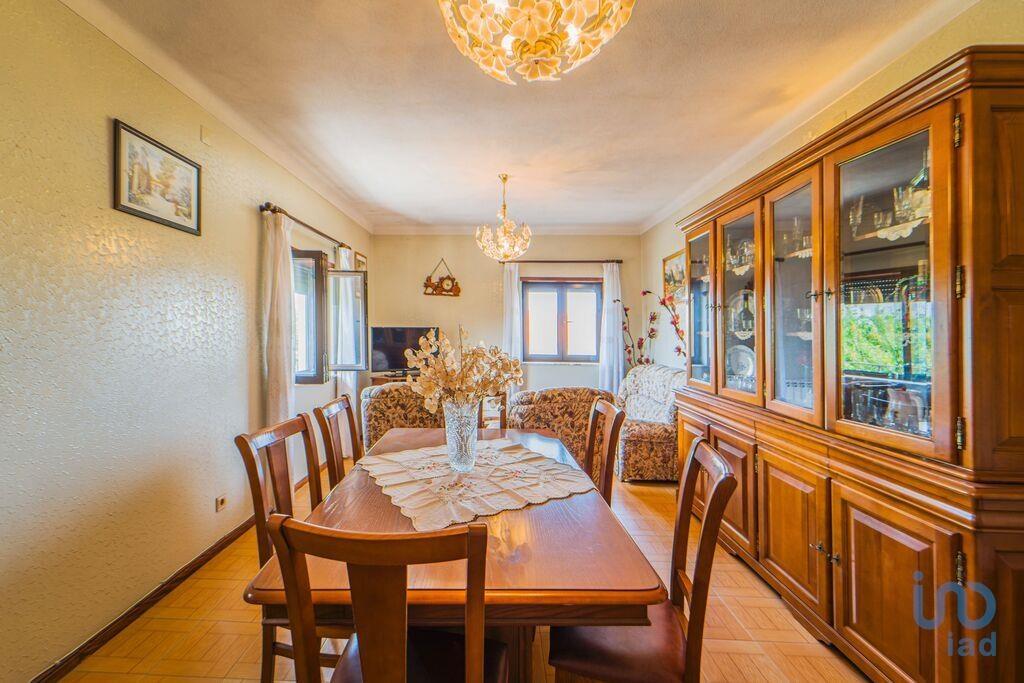 Home / Villa met 6 kamers in Alvarães met 318,00 m²