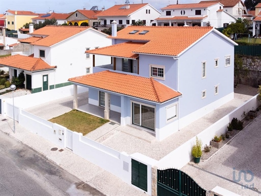 House with 4 Rooms in Leiria with 290,00 m²