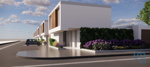 Casa T3 em Silveira de 196,00 m²