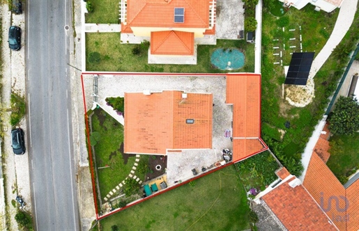Home / Villa met 4 Kamers in Leiria met 208,00 m²