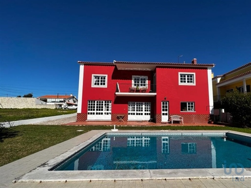 Home / Villa with 5 Rooms in Leiria with 290,00 m²