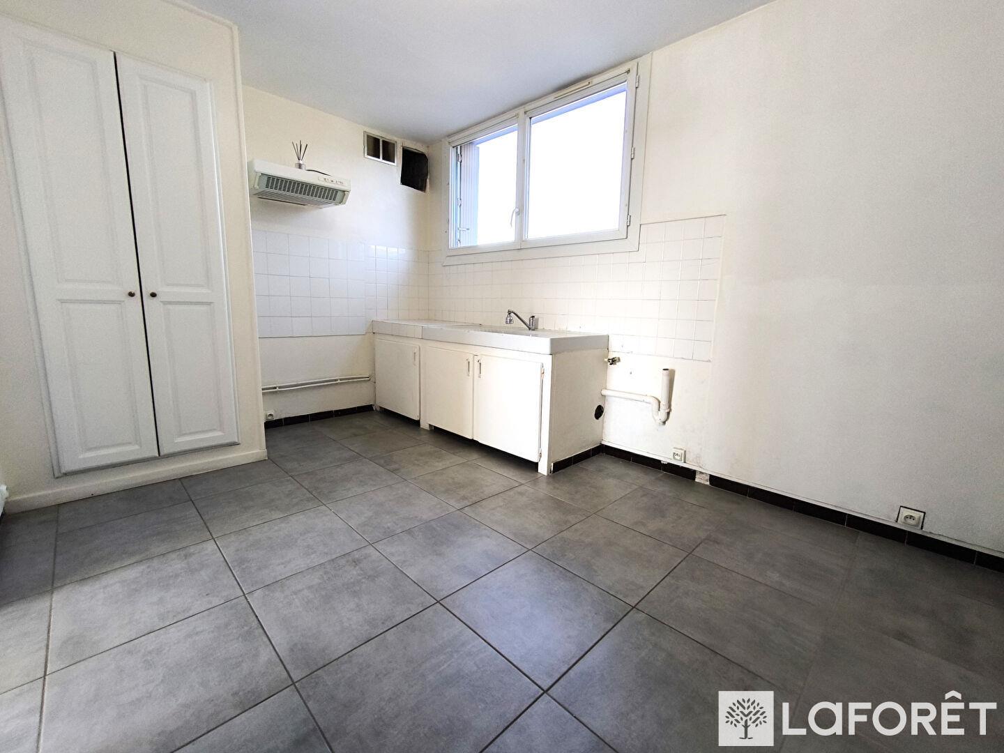 Cavaillon - Apartment - 3 rooms - 62m² + Cellar