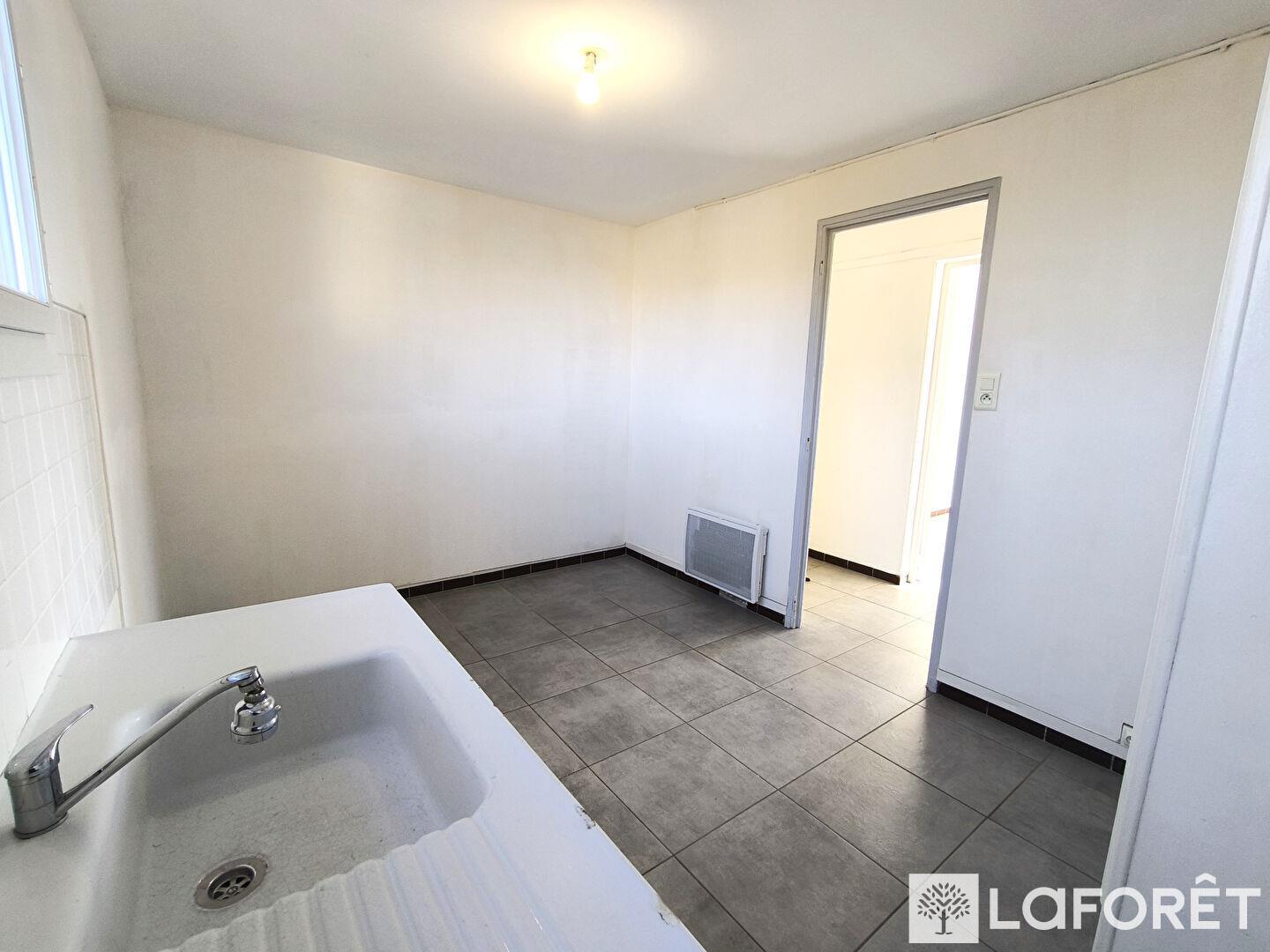 Cavaillon - Apartment - 3 rooms - 62m² + Cellar