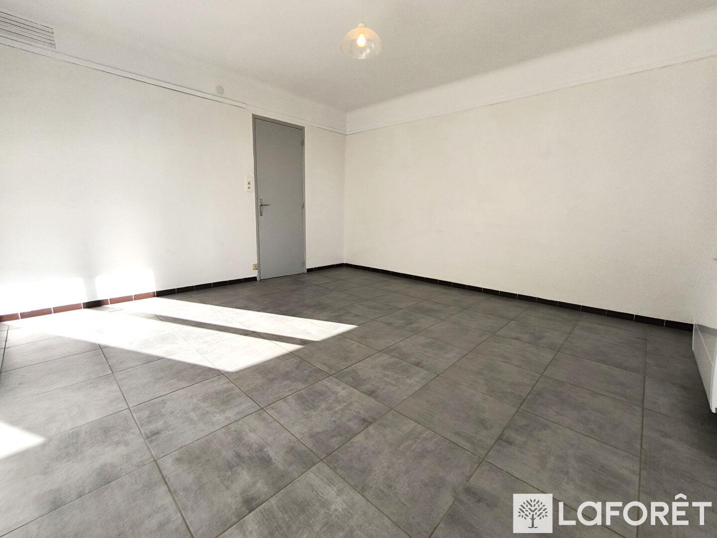 Cavaillon - Apartment - 3 rooms - 62m² + Cellar
