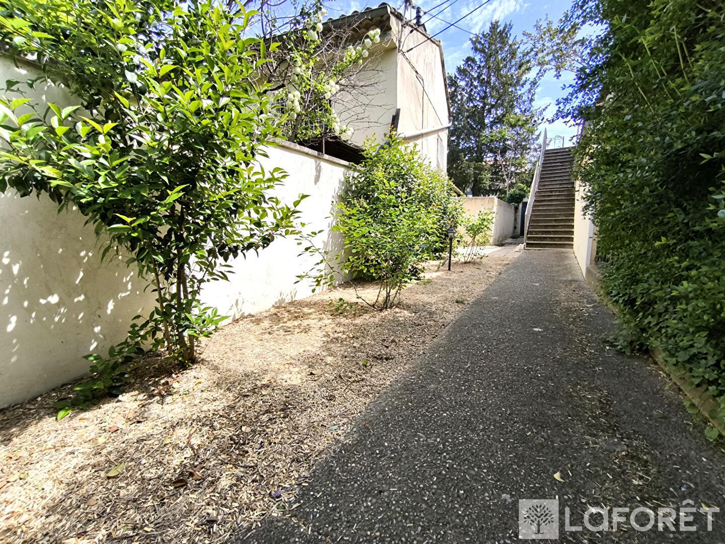 Cavaillon - Apartment - 3 rooms - 62m² + Cellar