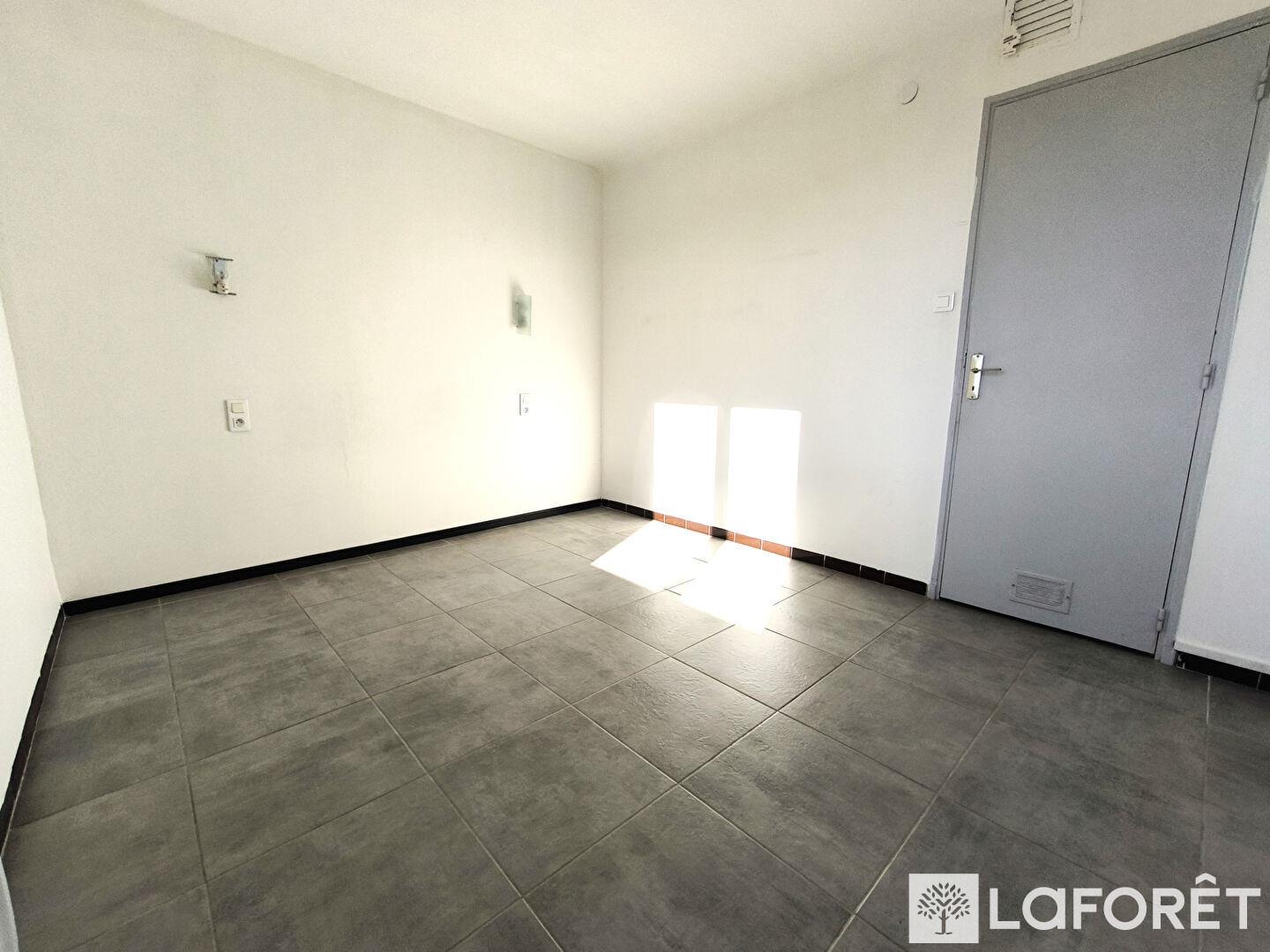 Cavaillon - Apartment - 3 rooms - 62m² + Cellar