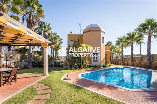 Albufeira - Villa de 4 chambres située dans un quartier calme près de la plage et de l'Algarve Shopp