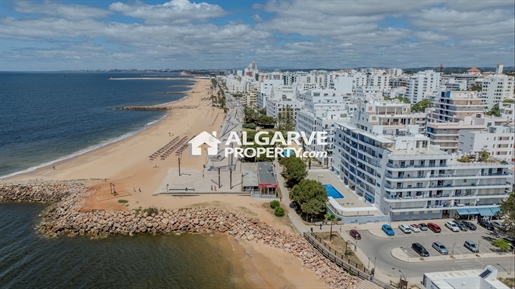 Apartamento T2 na primeira linha de praia em Quarteira, Algarve