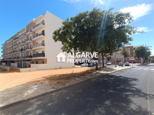 Lote de terreno com projecto aprovado para um prédio de 10 apartamentos em Olhão, Algarve