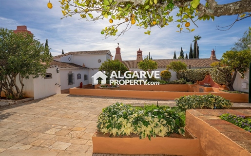 Idyllic Algarve retreat: Luxurious Quinta with Panoramic Views & Private Pool