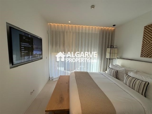 Apartamento T2 num resort de Luxo a 500 metros da praia Altura, Algarve