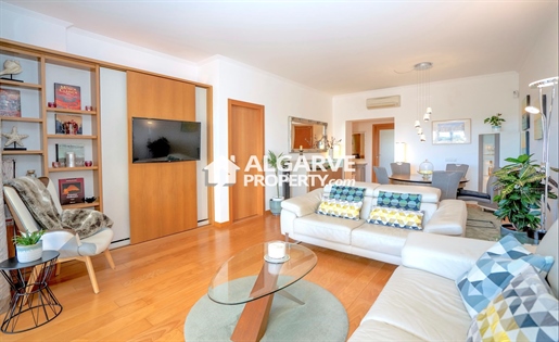 Spacious 2 bedroom apartment facing the golf course and close to the beach and Marina of Vilamoura,