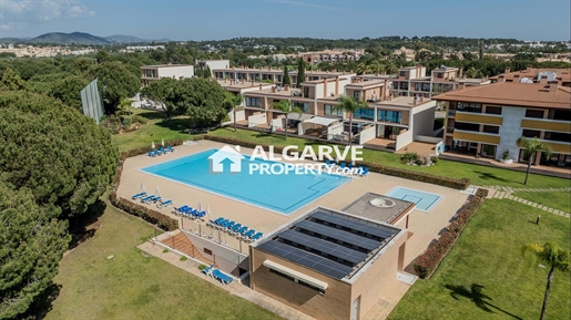 Villa de 3+2 chambres sur le parcours de golf Millennium à Vilamoura, Algarve