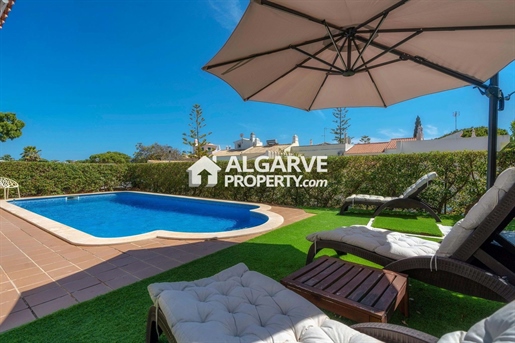 Charming 4 bedroom villa next to the golf course and 3 km from Vilamoura Marina, Algarve