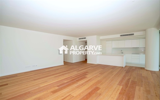 Appartement de luxe de 2 chambres face à la plage d'Armação de Pêra, Algarve