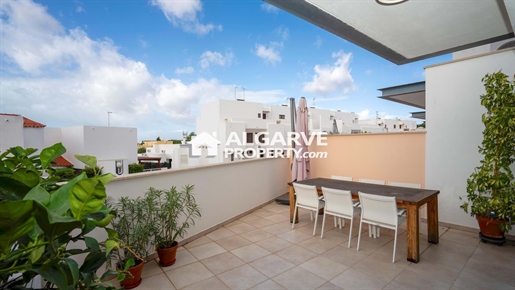 Villa de 3+2 chambres dans une copropriété avec piscine et garage à Vilamoura, Algarve