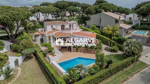 Charming 4 bedroom villa 5 minutes walk from the Marina and Beach in Vilamoura, Algarve