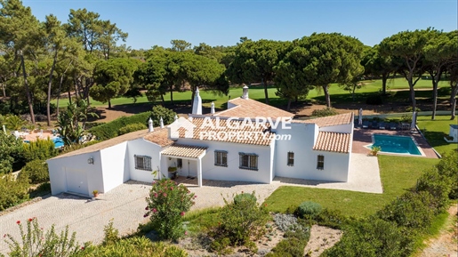 Charmante villa de 3 chambres face au Old Course à Vilamoura, Algarve