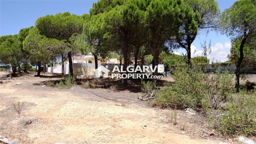 Golden Triangle - Building plot located five minutes from the Ancão Beach.