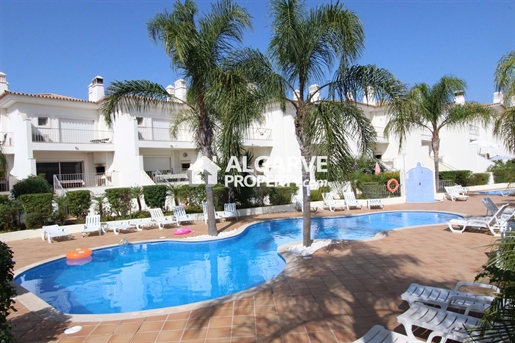 Lovely 4 bedroom townhouse next to Vilamoura and Golf in the village of Boliqueime, Algarve