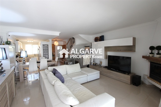 Herenhuis met 4 slaapkamers naast Vilamoura en Golf in het dorp Boliqueime, Algarve