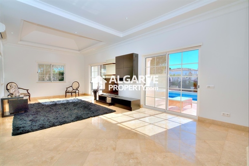 Charmante villa met 4 slaapkamers, privézwembad in Almancil, Algarve