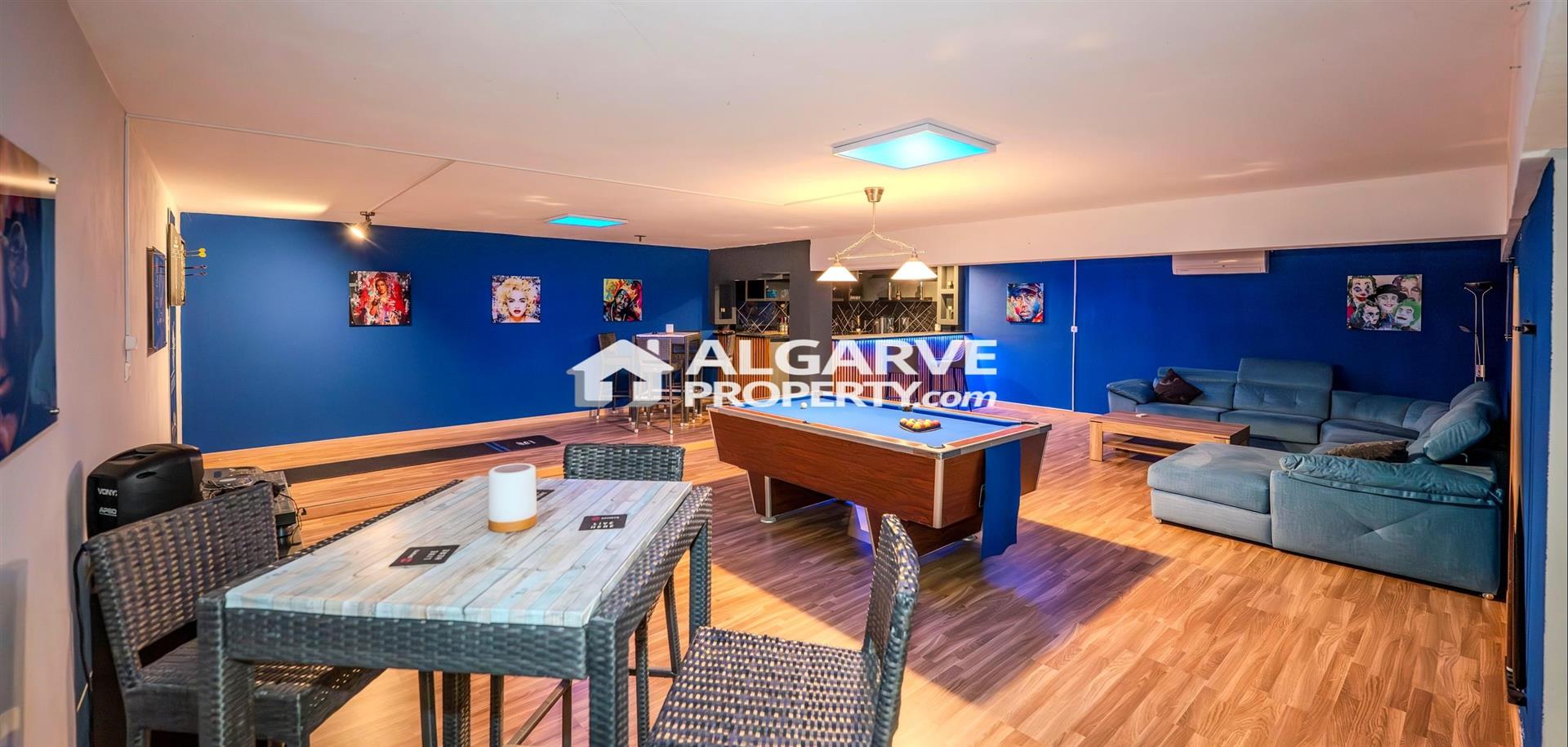 Lovely five bedroom villa w/ panoramic country and sea views near Vilamoura, Algarve