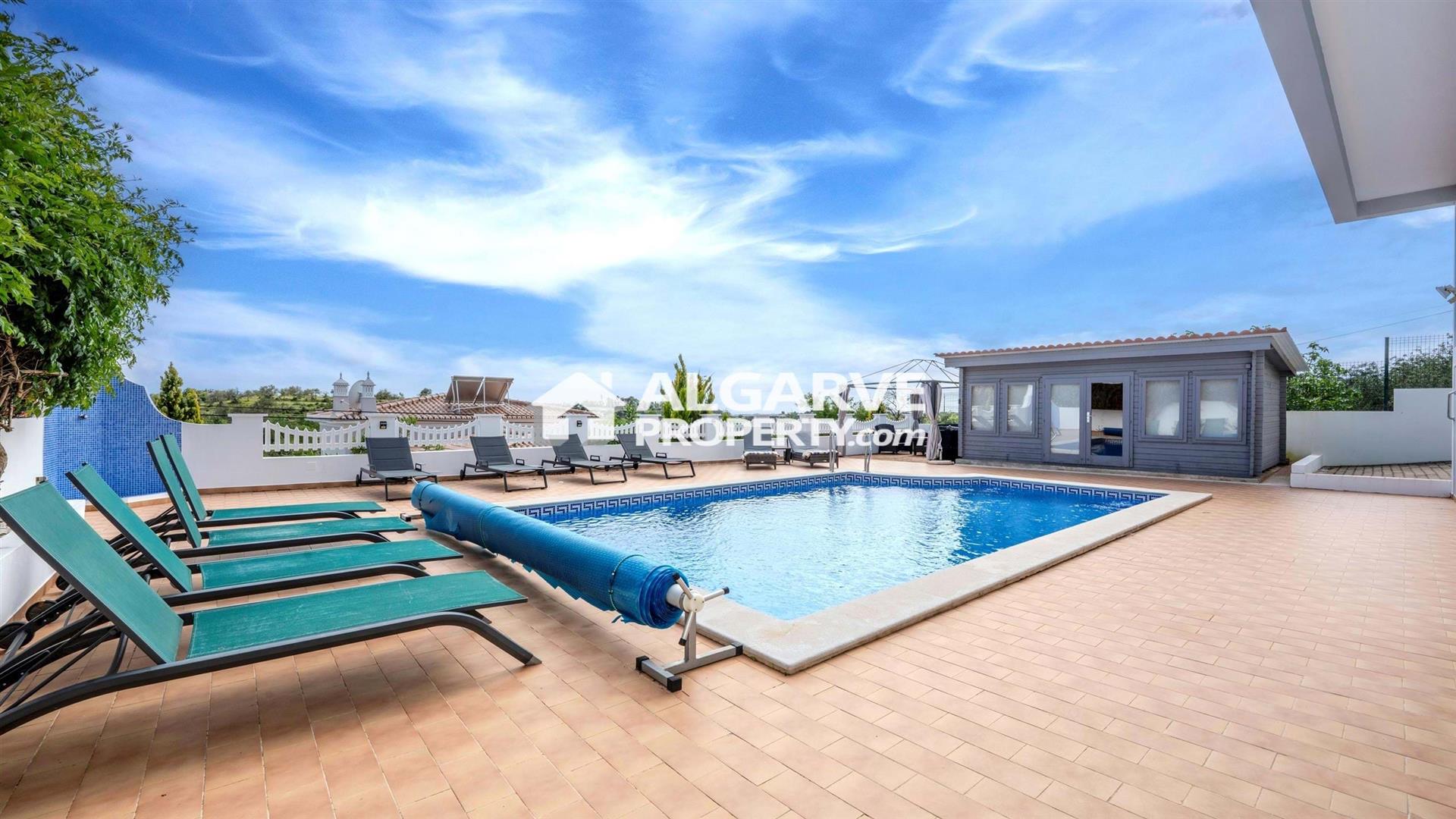 Lovely five bedroom villa w/ panoramic country and sea views near Vilamoura, Algarve
