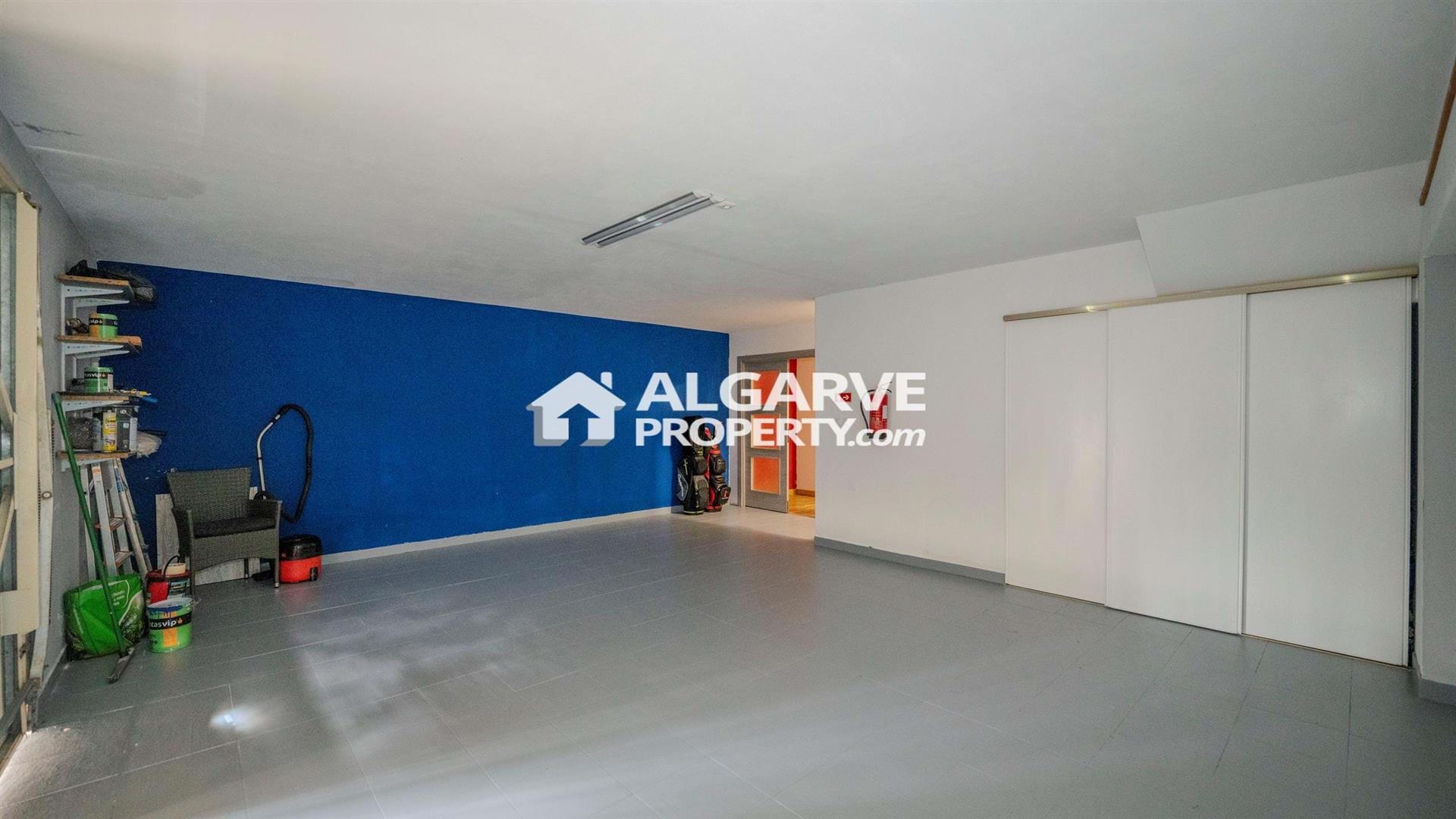 Lovely five bedroom villa w/ panoramic country and sea views near Vilamoura, Algarve