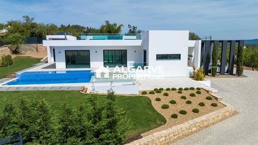 Nouvelle villa contemporaine de 4 chambres avec une vue magnifique sur la côte de l'Algarve proche d