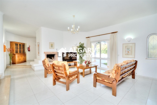 Traditional style 4 bedroom villa with views over the golf course next to the Marina in Vilamoura, A