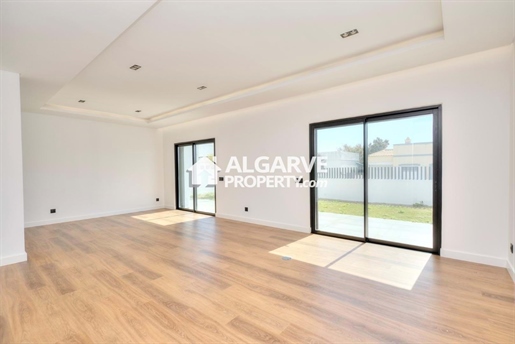 Modern three bedroom contemporary villa near the centre of Olhão and all the amenities