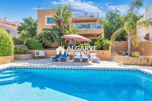 Lovely 3 bedroom villa near the Gale beach and the golf course with sea views in Albufeira, Algarve