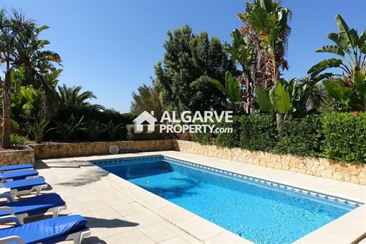Lovely 3 bedroom villa near the Gale beach and the golf course with sea views in Albufeira, Algarve
