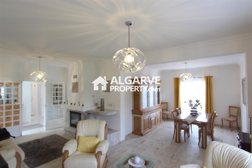 Maison privée de plain-pied 3+2 trois chambres à côté de Vila Sol et Vilamoura en Algarve