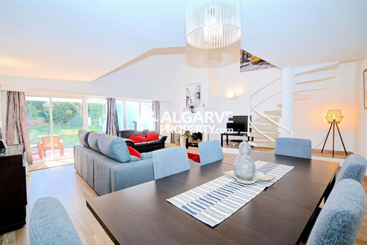 Villa met 3 slaapkamers naast de golfbaan met grote groene zones in Vilamoura, Algarve