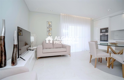 Apartamento T1+1 recentemente remodelado perto da Marina de Vilamoura, Algarve