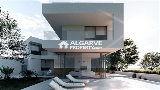 Plot of land with project in the final approval stage on the outskirts of Vilamoura, Algarve
